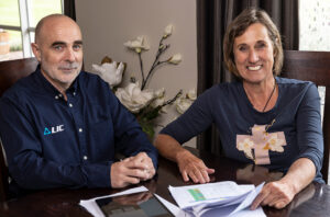 Paul Bau discusses genomic evaluation results with Julie Bradshaw